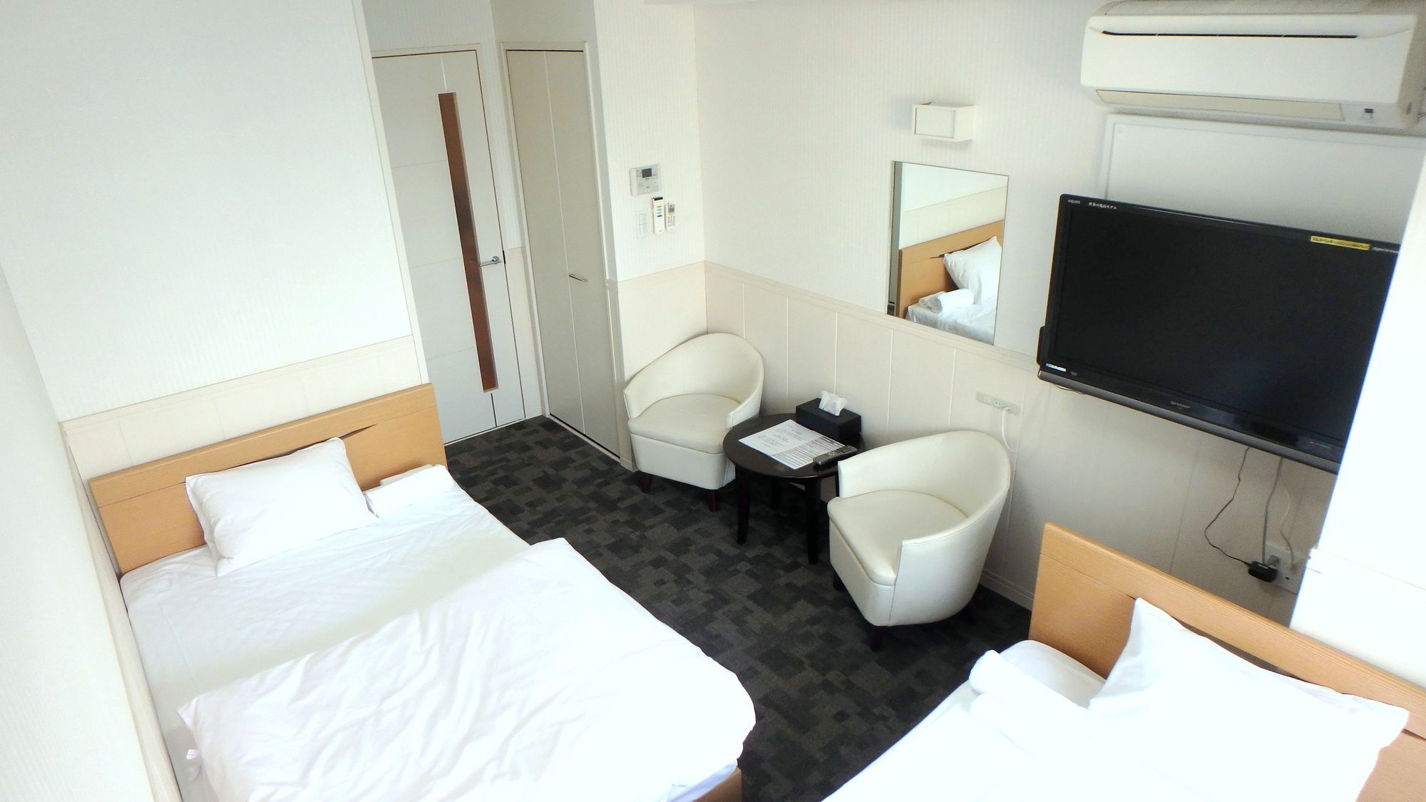 Elitz Shijokarasuma Apartment