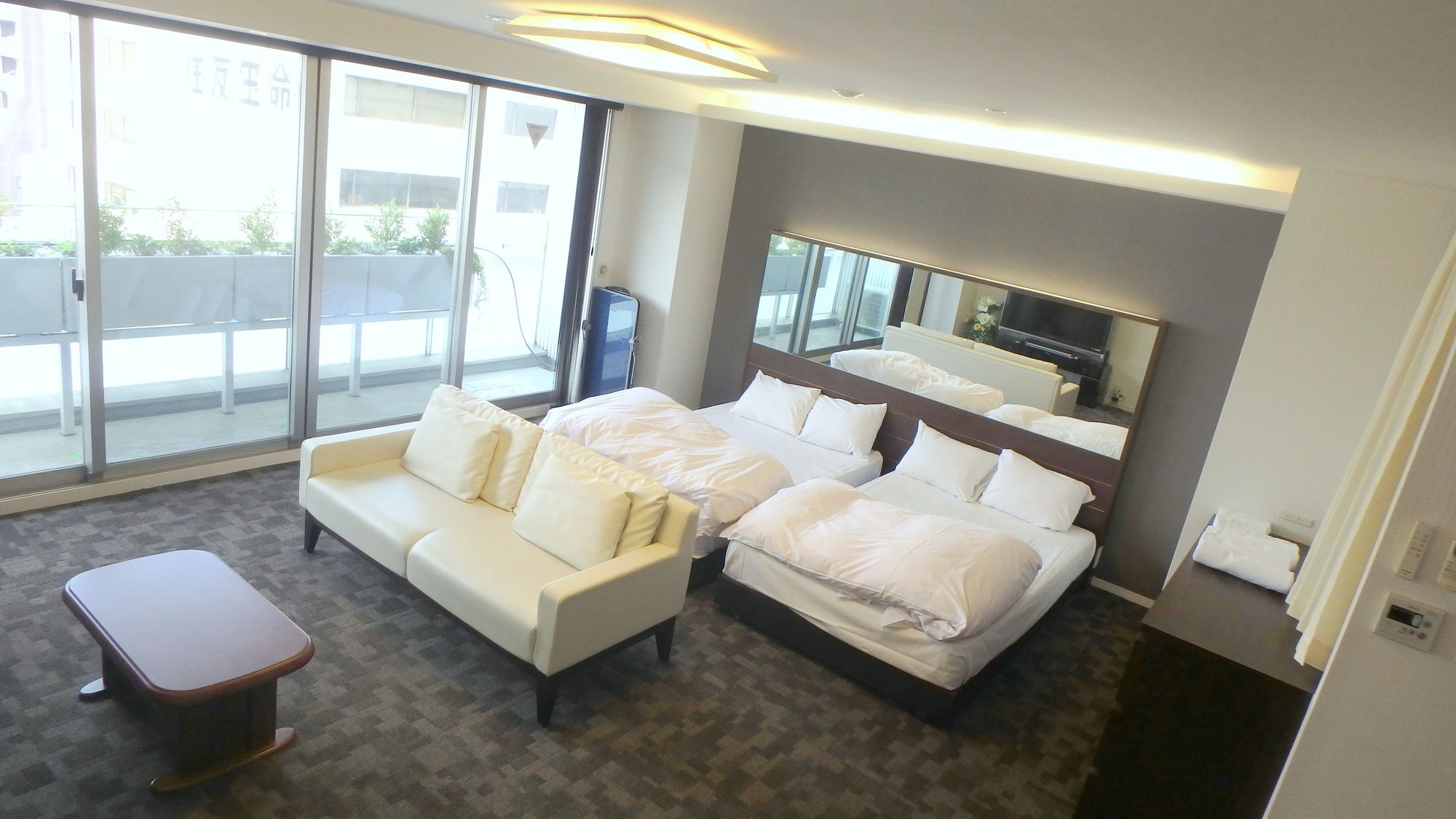 Elitz Shijokarasuma Apartment