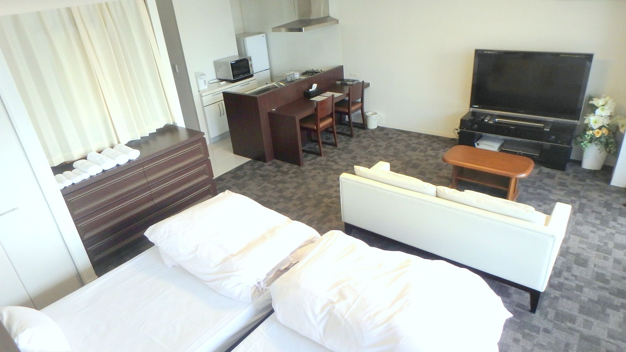 Elitz Shijokarasuma Apartment